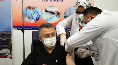 Вице-президент Турции привился от COVID-19 китайской вакциной CoronaVac