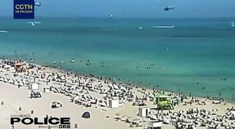 Вертолет упал в воду рядом с пляжем Майами-Бич