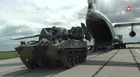 Новейшие БМД-4М погружают в Ил-76МД