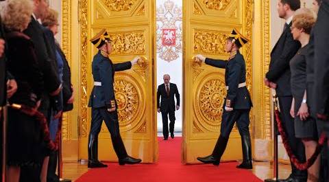 Кремлевский полк готовится к церемонии вступления в должность президента России