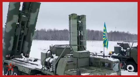 Грозные и надежные: в Ленинградской области прошли учения расчетов С-400 «Триумф»