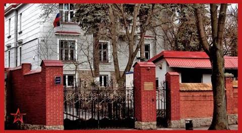 В российское консульство во Львове бросили коктейль Молотова