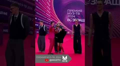 На ковровой дорожке Премии МУЗ-ТВ Люся Чеботина вспомнила своего бывшего и свой новый хит