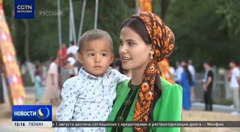 Жители Туркменистана отмечают Курбан-байрам народными гуляниями, встречами с родными