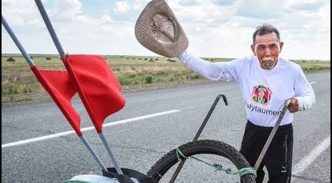 #ЛюдиДела(93) 72-летний аксакал из Казахстана совершает пешее путешествие длиной 8 тысяч километров