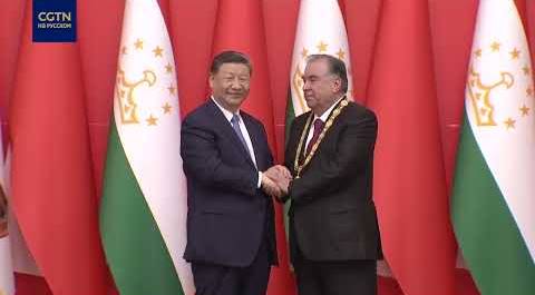 Си Цзиньпин вручил президенту Таджикистана Э. Рахмону орден Дружбы КНР