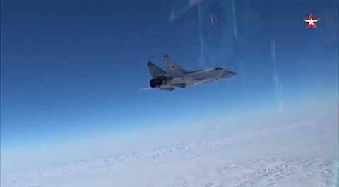 МиГ-31 перехватили «противника» над акваторией Охотского моря