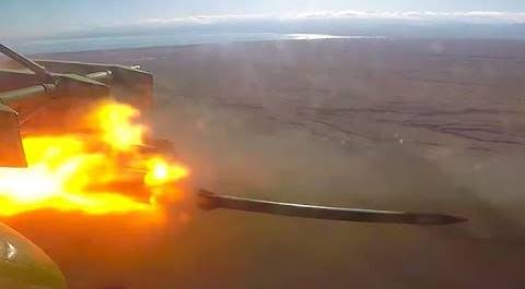 Вертолеты Ми-8 наносят ракетный удар в горах Киргизии
