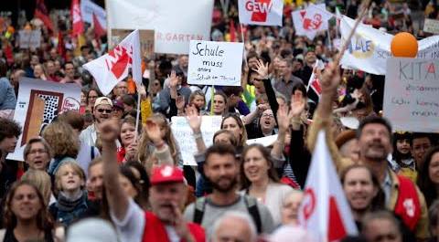 «В таких условиях работать невозможно!»: тысячи учителей вышли на протесты в Германии и Аргентине