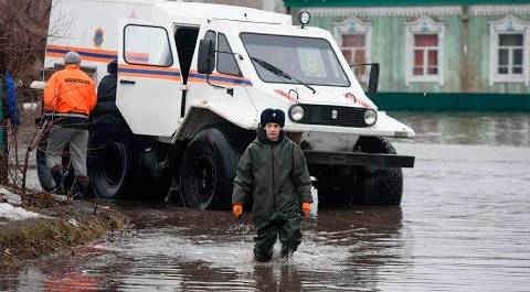Паводки топят все больше сел в Казахстане. Уровень воды в реке Урал продолжает расти