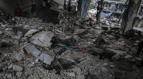 Армия Израиля разбомбила жилой дом в Газе