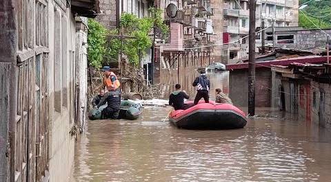 Пашинян объявил зоной бедствия нескольких общин Армении из-за наводнений