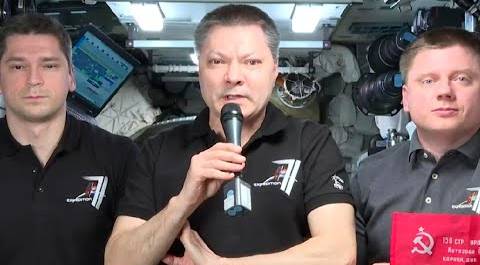 Космонавты поздравили россиян с Днем Победы с борта МКС