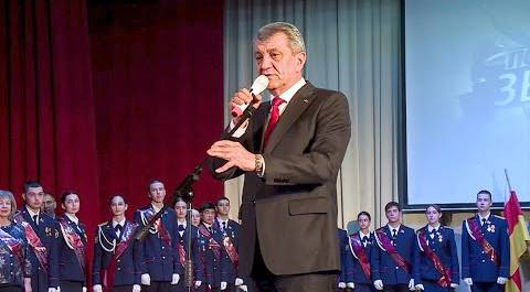 Глава Северной Осетии встретился с выпускниками родной школы. Последний звонок в Алании