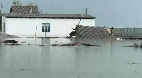 Ливни продолжают топить Казахстан. В поселке Жалгансай прорвало дамбу. Погода в СНГ