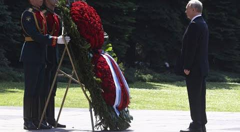 Путин в День памяти и скорби возложил цветы к Могиле Неизвестного Солдата
