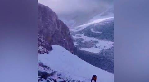 Альпинисты застряли на высоте три тысячи четыреста метров на перевале Терсколак в Кабардино-Балкарии