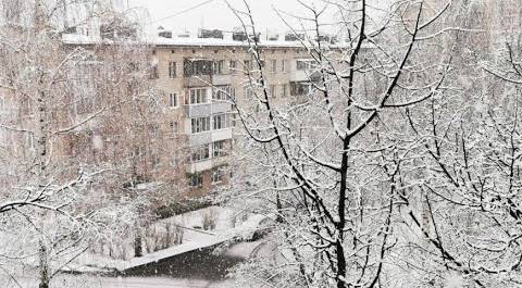 Санкт-Петербург оказался во власти снежного циклона. Метель не утихает в Нижнем Новгороде