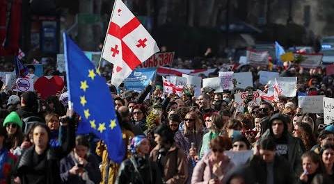 Вето президента на закон об иноагентах преодолено. Протесты в Тбилиси набирают обороты