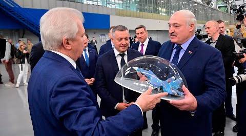 Лукашенко посетил Иркутский авиационный завод
