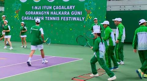 Теннисный фестиваль в честь Дня защиты детей в Туркменистане