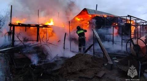 Больше 200 строений сгорели в пожаре в Иркутской области в Братском районе