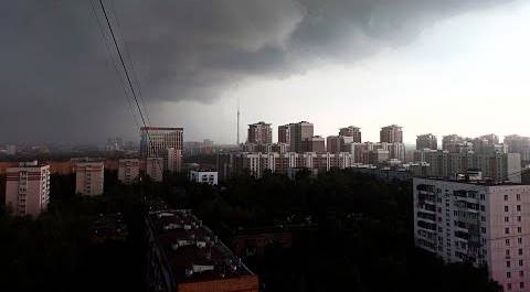 Новый суперливень обрушился на Москву. В столице объявлен «‎желтый» уровень погодной опасности