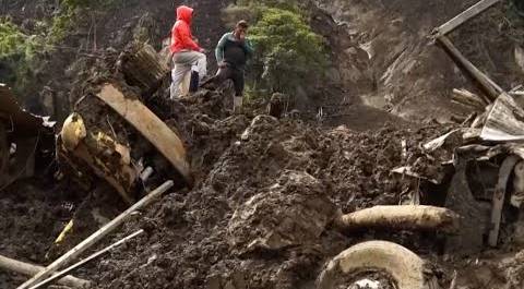 Огромный оползень обрушился на головы жителей деревни Эль-Пласер в Эквадоре