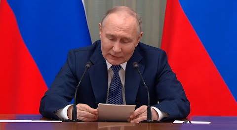 Владимир Путин поблагодарил правительство России за проделанную работу