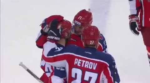 Former Montreal Canadien Bud Holloway scores his first KHL goal