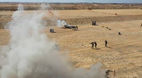 Огонь в пустыне: десантники России и Египта показали навыки в стрельбе из автоматов и гранатометов