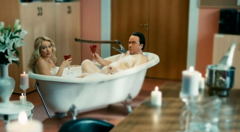 Физрук: Таня и Сергей голые в ванне