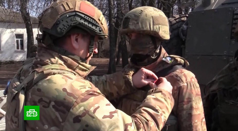 Российским военным вручили ордена и медали на передовой в Черниговской области