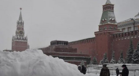 Москвичей попросили ехать на общественном транспорте из-за риска 10-балльных пробок