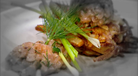 Финский рыбный суп. Запеченные грибы на картофеле. Тар-тар из форели на картофельном рости