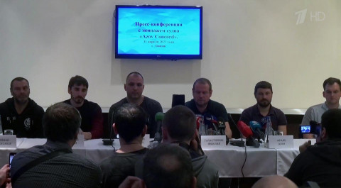 Гражданские моряки рассказали, как их удерживали украинские националисты в порту Мариуполя