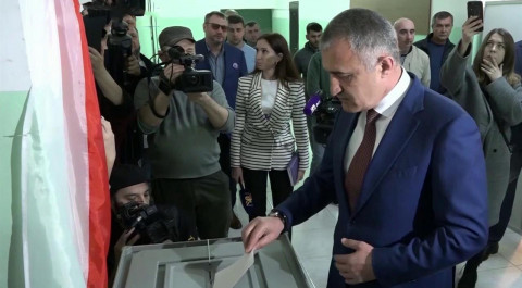 Итоги президентских выборов сегодня подводят в Южной Осетии