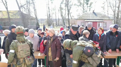 Росгвардейцы доставили на Украину более 20 тонн гуманитарной помощи