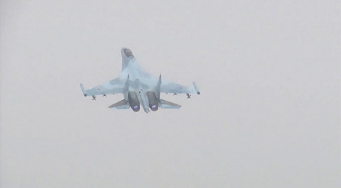 Новые кадры от Минобороны России с боевыми вылетами истребителей Су-30СМ и Су-35