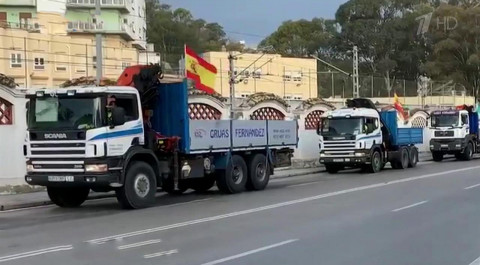 В Испании продолжаются протесты сотрудников транспортной отрасли из-за роста цен на бензин
