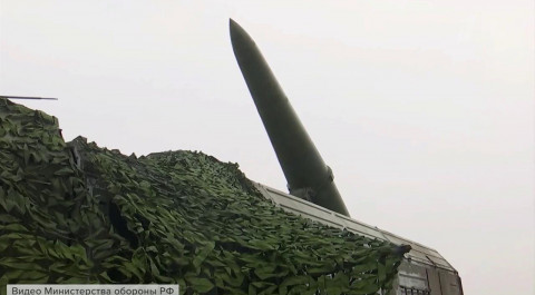 Минобороны РФ показало, как работают расчеты оперативно-тактических ракетных комплексов "Искандер"